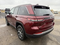 This 2024 Jeep Grand Cherokee Limited Comes Nicely Equipped With Leather, NAV, Heated 1st & 2nd Row... (image 5)
