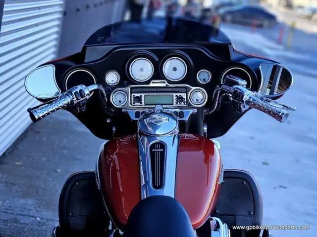 2011 Harley-Davidson FLHX Street Glide in Sport Touring in Oshawa / Durham Region - Image 8