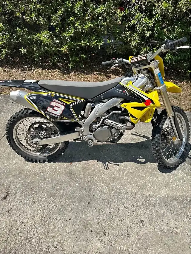 2016 Suzuki RM-Z450-YELLOW! in Dirt Bikes & Motocross in Edmonton - Image 2