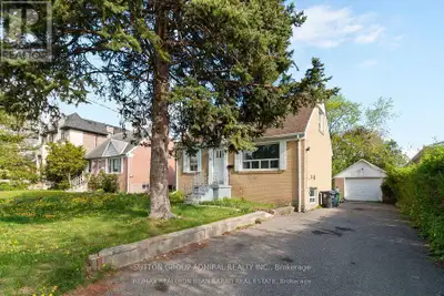 This cozy 7 bedroom home is located in the prestigious Newtonbrook West community, nestled among mul...