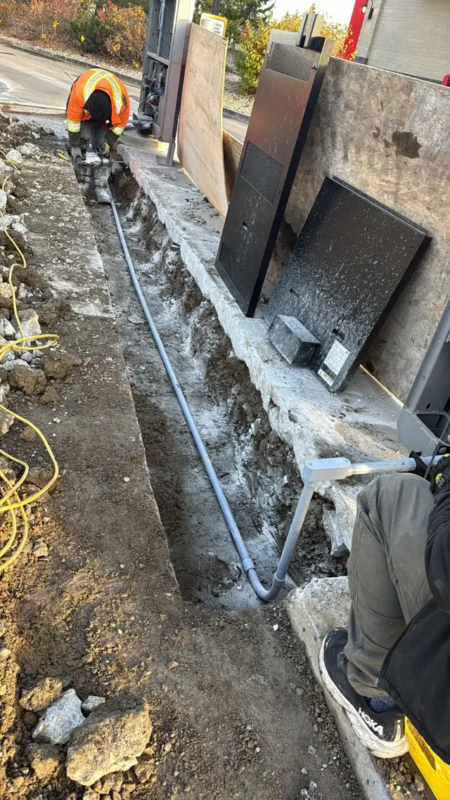 Concrete  slabs and Asphalt cutting & removal in Brick, Masonry & Concrete in Calgary - Image 10