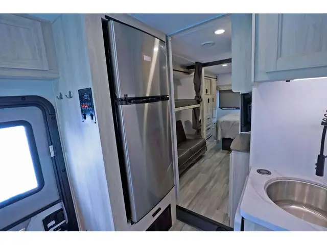 2024 Forest River Sunseeker 3250 2 extension 2024 + lit superpos in RVs & Motorhomes in Laval / North Shore - Image 15