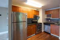 Comfortable 3-Bedroom Student Apartment at 24 Elm Street Available ASAP! Find your ideal student hou... (image 1)