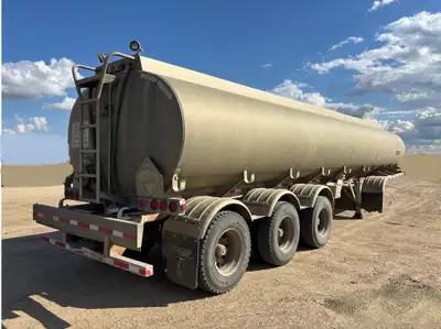 TRI AXLE on AR susp. 38,000 L. Lift 1st -2nd Axles. 11R22.5 on Alum whls. CVIP to 09/27. Stock 1614...