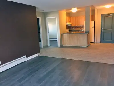Suite Amenities Fridge Stove Ceramic floors Hardwood floors City views Open-concept Pet Friendly Uti...
