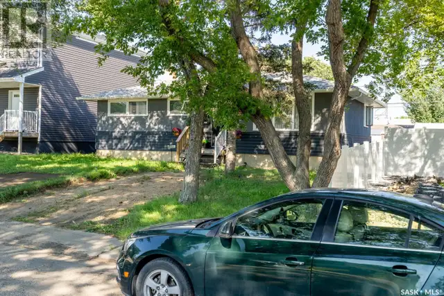 111 Montreal STREET N Regina, Saskatchewan in Houses for Sale in Regina - Image 3
