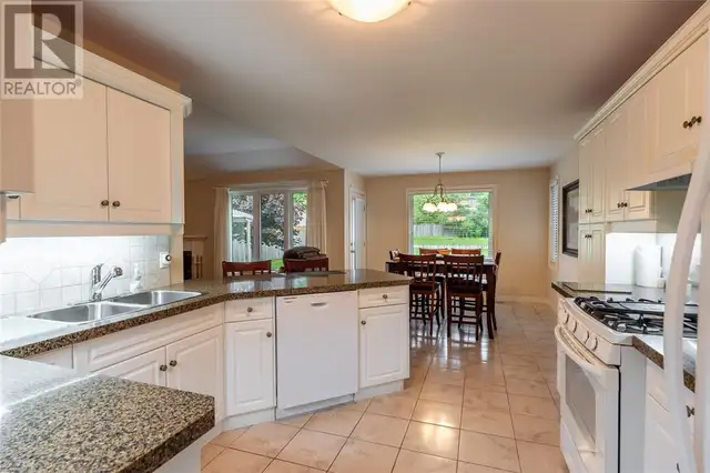 189 Stathis BOULEVARD Sarnia, Ontario in Houses for Sale in Sarnia - Image 12