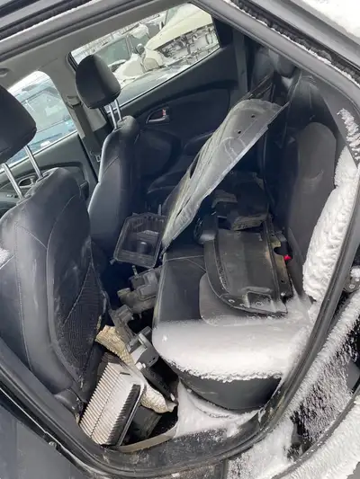 KM: UNKNOWN ENGINE SIZE: 2.4L VIN: KM8JU3AC7BU293776 For ordering any OEM parts from this vehicle, y...