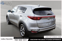 2021 Kia Sportage LX Experience the Kia Sportage LX with only 80424 km on the odometer. Finished in... (image 4)