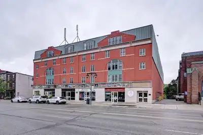 Building Description Welcome to Stratford Place Apartments, where you’ll find spacious apartments fo...