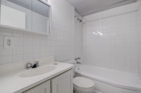 Camelot Towers - 1001 Main West, Hamilton - 1 Bedroom Apartment 