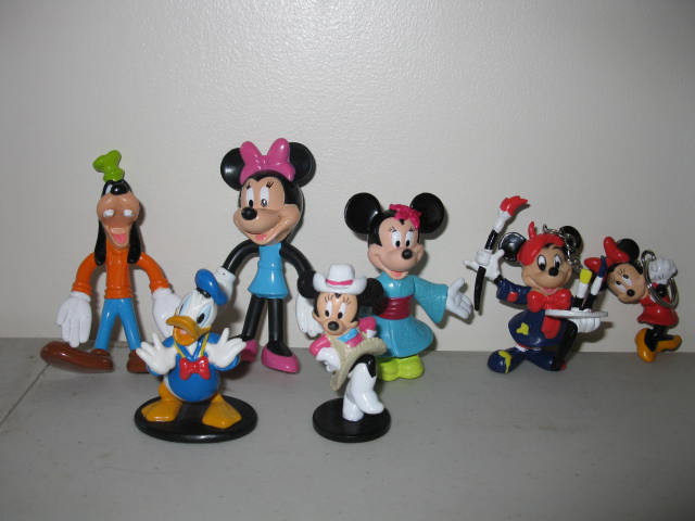 DISNEY CHARACTERS in Toys & Games in Belleville - Image 4