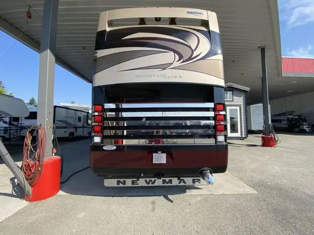 2014 Newmar Mountain Aire 4369 in RVs & Motorhomes in Abbotsford - Image 9