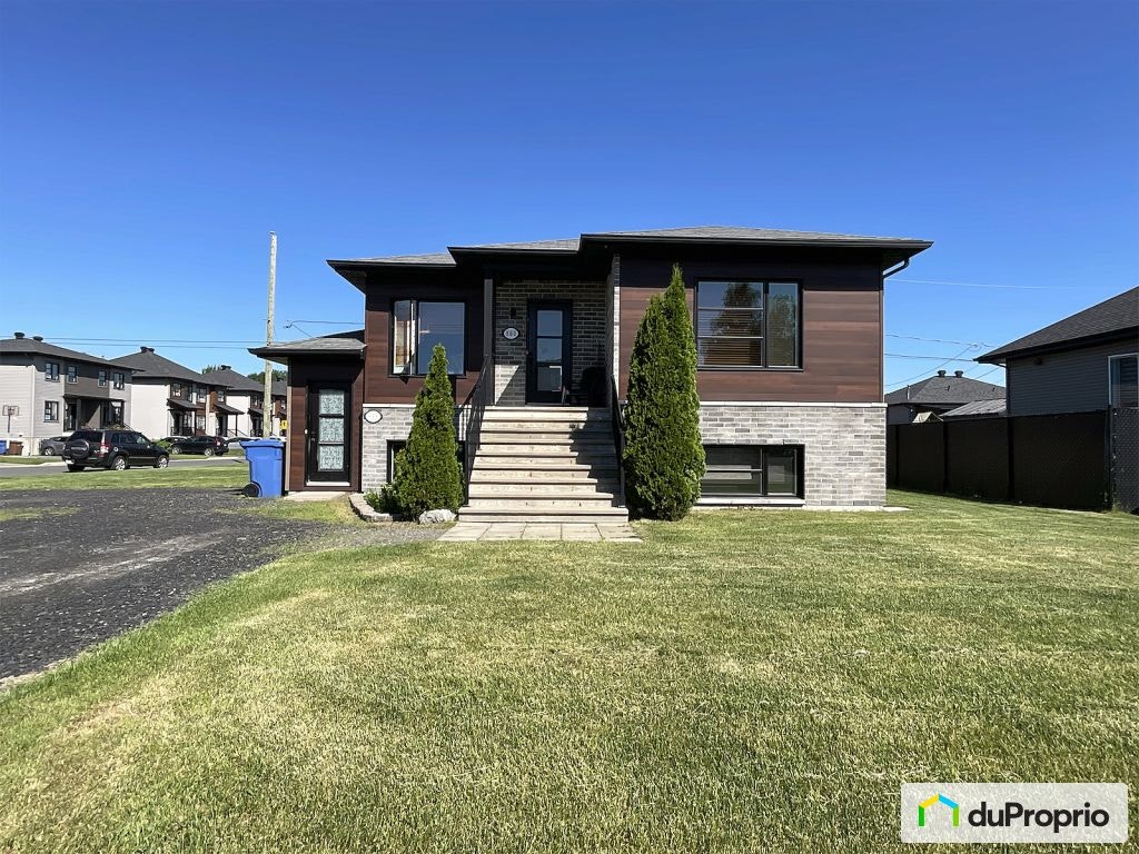 $549,999 - Duplex for sale in St-Roch-De-Richelieu — photo 1