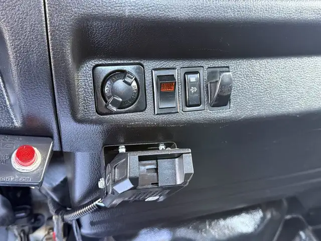 2015 Hino 358 22 Foot Dump Flatdeck with Amco Veba Crane and Air in Heavy Trucks in Regina - Image 53