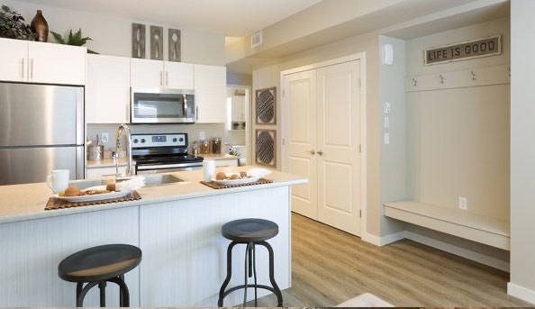 Element Townhomes on Eaglewood - 1 Bed Studio Townhome House for 2