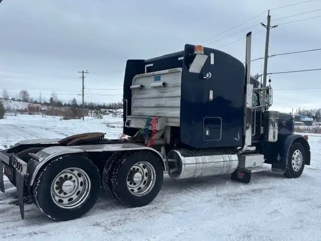 2003 PETERBILT 379 in Heavy Trucks in Ottawa - Image 4
