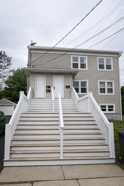 Available now! This fully renovated bachelor unit offers comfortable, low-maintenance living in a co...