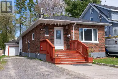 Welcome To This Wonderful Family Home Offering Spacious And Flexible Living! Featuring 3 Bedrooms Pl...