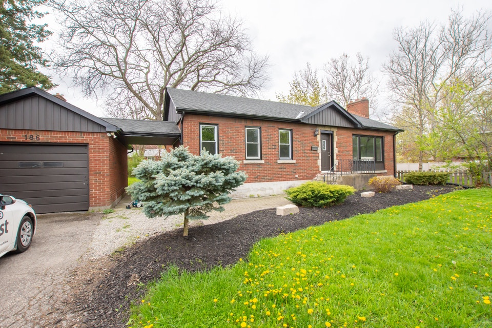 **ALL INCLUSIVE** Large Rooms For Rent on Glendale!! Room Rentals & Roommates St. Catharines