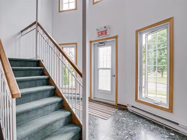 60 Rue des Châteaux-des-Bois, #104 Gatineau (Aylmer), Quebec62864373452930123