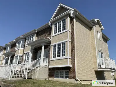 Charmant condo maison de ville Villas Glendale, bordure du Golf Située dans le prestigieux projet Vi...