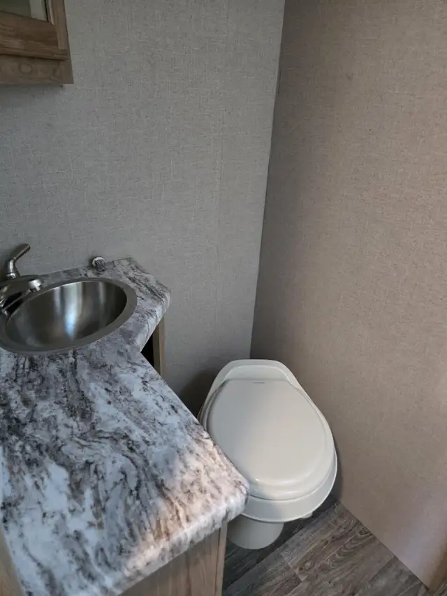 2020 Winnebago MICRO MINNIE 2405 RL in Travel Trailers & Campers in St. Albert - Image 14