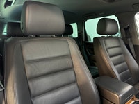 2007 Volkswagen Touareg a rare find in this condition for the year. * 234,352 KM * Clean Carfax No A... (image 7)