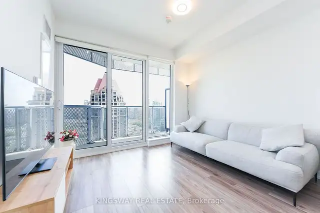 Sun-filled, high-floor 1+1 bed, 1-bath condo in Condos for Sale in Mississauga / Peel Region - Image 4