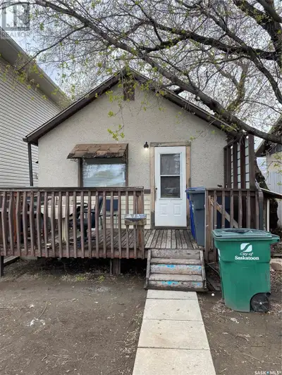 Nice little rental, or first time buyer property for sale, 1 bedroom main and basement bachelor suit...