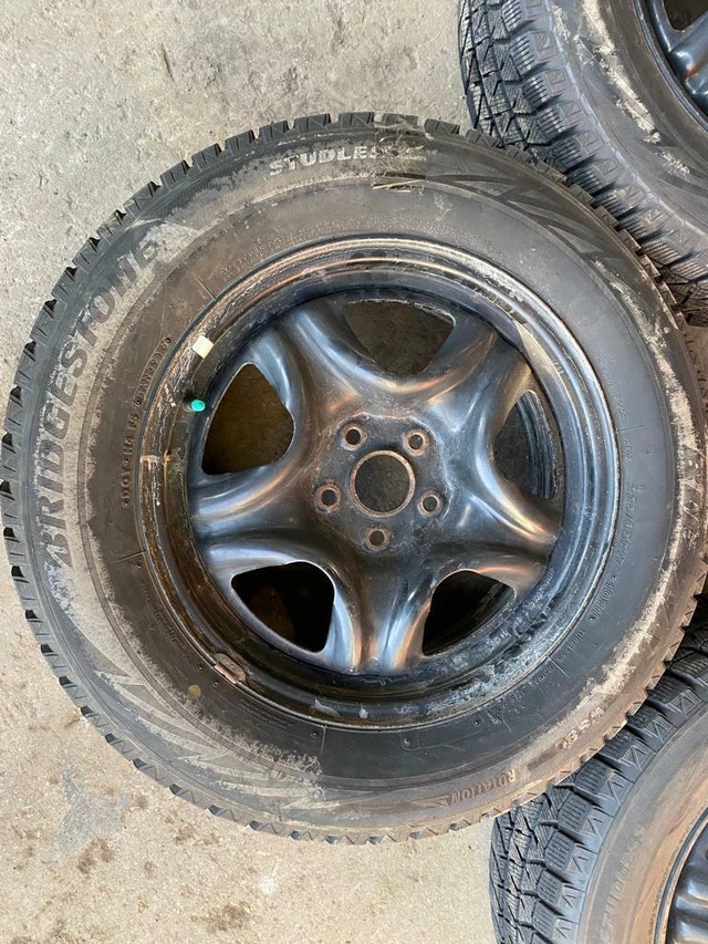 225 60 17 RIMS AND TIRES ALL SEASON TOYOTA RAV4 AND OTHERS