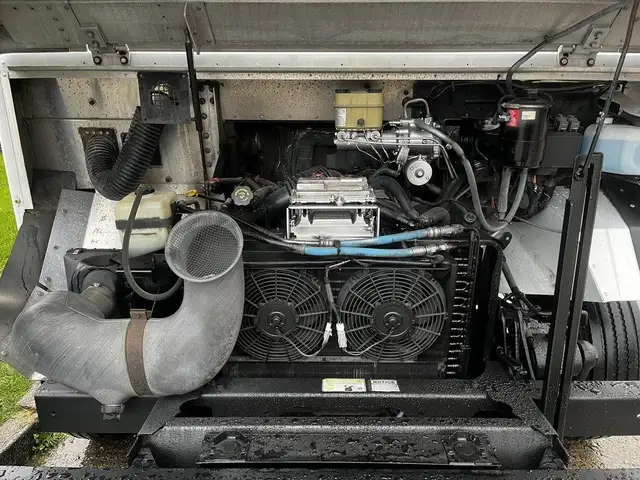 2005 Morgan Olson Workhorse 14 Foot Step Van with Shelving in Heavy Trucks in City of Montréal - Image 60