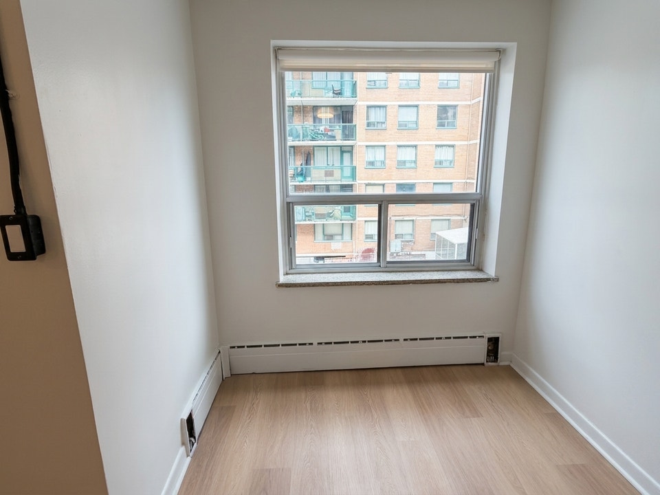 420 Eglinton Ave E - 304 5