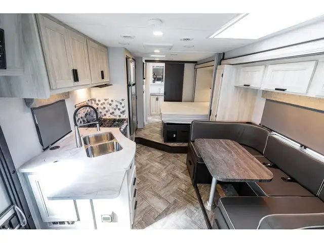 2022 Forest River Sunseeker 2440 2025 2 extension 2022 Classe C in RVs & Motorhomes in Laval / North Shore - Image 5
