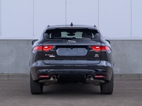 CARGET AUTOMOTIVE is thrilled to offer this 2020 Jaguar F-Pace S, a luxury performance SUV powered b... (image 7)