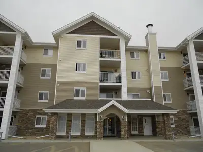 TOP FLOOR Condo in Sylvan Lake! Fitness Room! In-Suite Laundry!