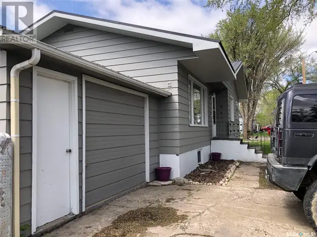 202 3rd AVENUE W Canora, Saskatchewan62863771463682123