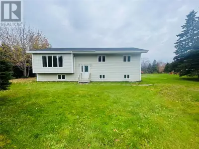 Welcome to 7 Hants Harbour Road in the town of Hants Harbour, Trinity Bay. This split entry bungalow...