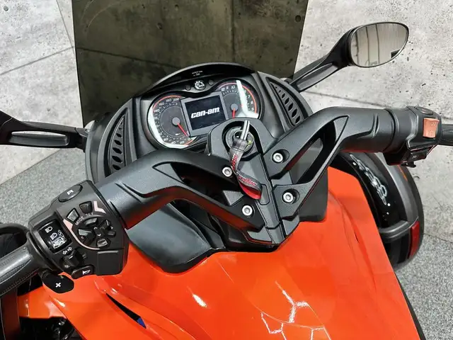 2016 Can-Am Spyder RS-S, SE5 | 24900km in Street, Cruisers & Choppers in Saguenay - Image 6