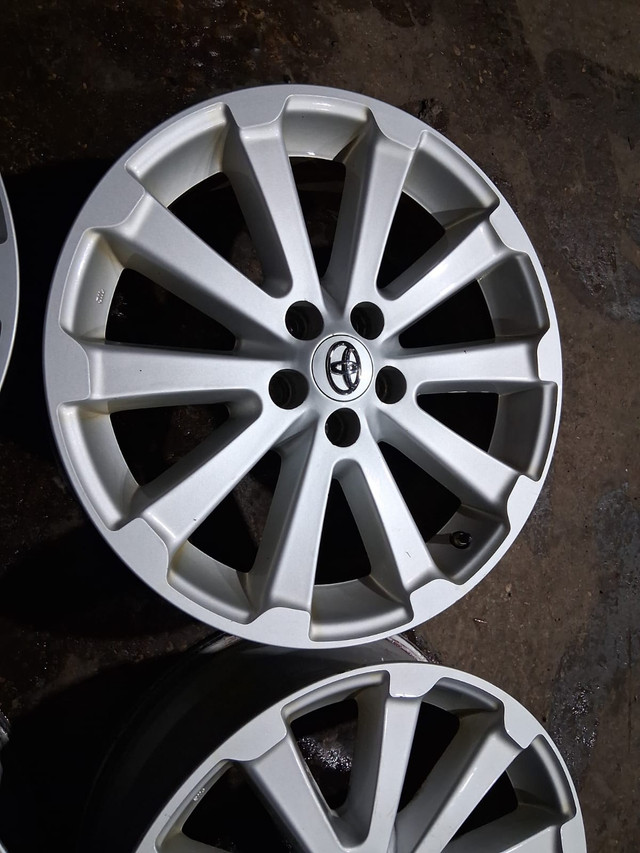 19" 19in - OEM TOYOTA/LEXUS ALLOY RIMS - WITH TPMS (SENSORS) in Tires & Rims in Kitchener / Waterloo - Image 2