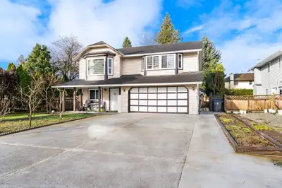 Don't miss out on this fantastic home on a 8500 sq lot! Recently fully renovated with a brand-new ki...