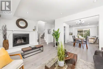 Welcome to this beautifully renovated 3-storey townhome in the heart of the highly desirable Mississ...