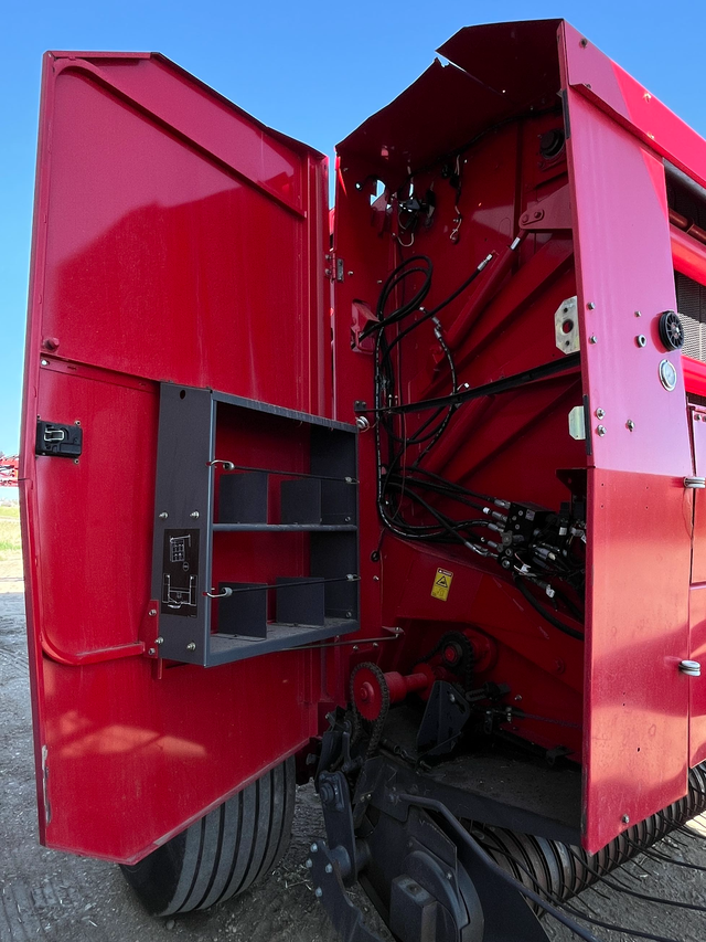 2010 MASSEY FERGUSON 2856A in Farming Equipment in Moose Jaw - Image 8