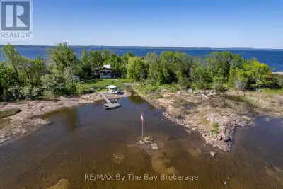 Embrace the charm of classic Georgian Bay cottage living at 116 Island 150/Brosseau Island, a cheris...