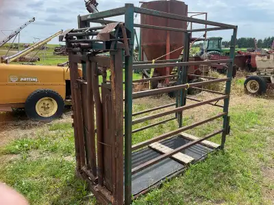 Welcome to Stoneage Equipment Selling my cattle squeeze chute.