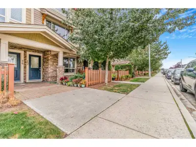 This 2 bed 2.5 bath+ flex room townhouse in an affluent neighbourhood Thoughtfully updated with new...