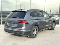 * Panoramic power sunroof * LED tail lights * Automatic LED reflector headlights with LED Daytime *... (image 2)