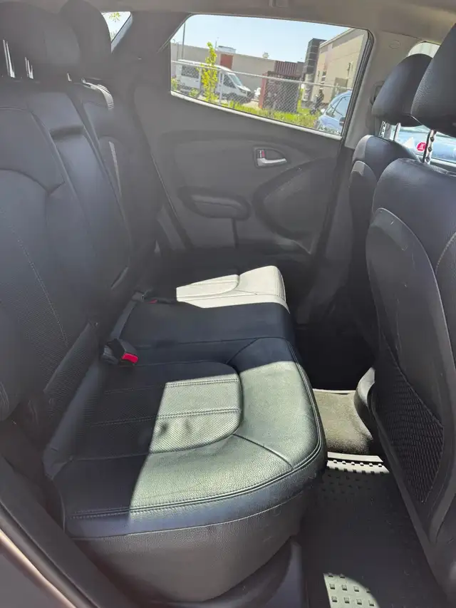 2012 Hyundai Tucson Limited AWD :: Automatic Transmission in Cars & Trucks in Calgary - Image 9