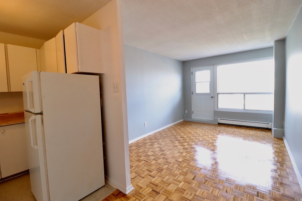 ONE MONTH FREE!  2 Bedroom Sandy Hill - Ottawa U/Market/Downtown 3