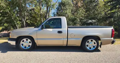 Low mileage. (139xxx km) Original paint truck, needing minor paint work on both front fenders.(minor...